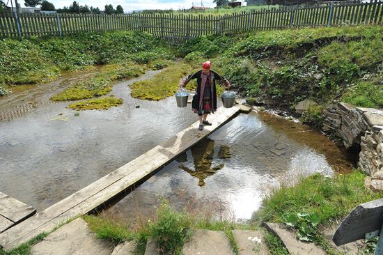 Life in Malaya Tavra village