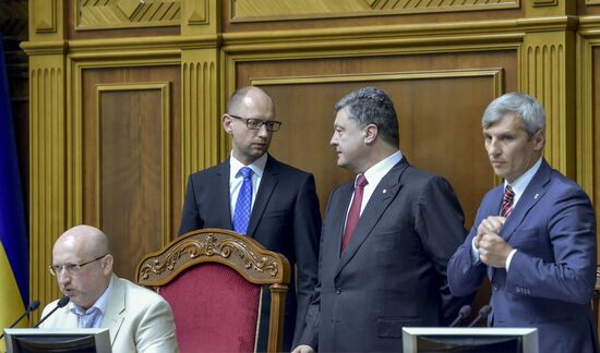 Verkhovna Rada holds extraordinary meeting