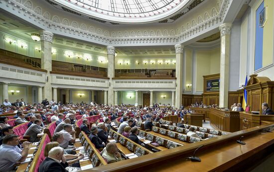 Verkhovna Rada holds extraordinary meeting