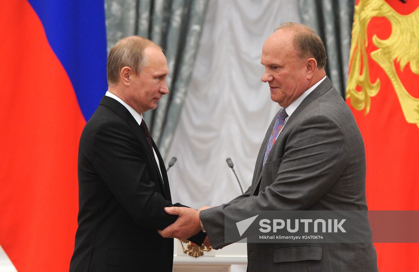 Putin presents government awards in Kremlin