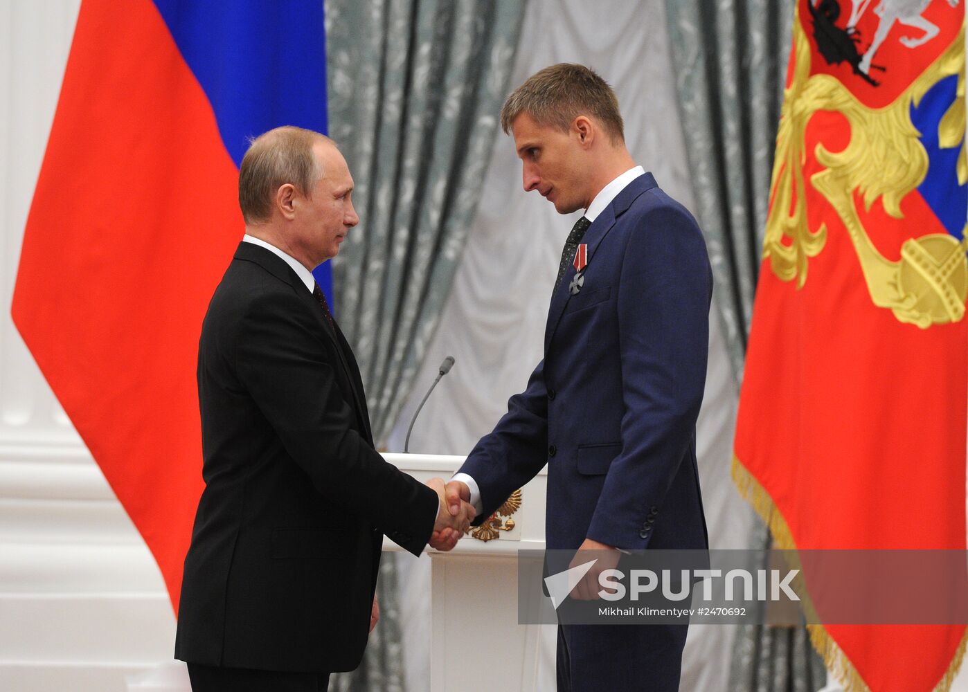 Putin presents government awards in Kremlin