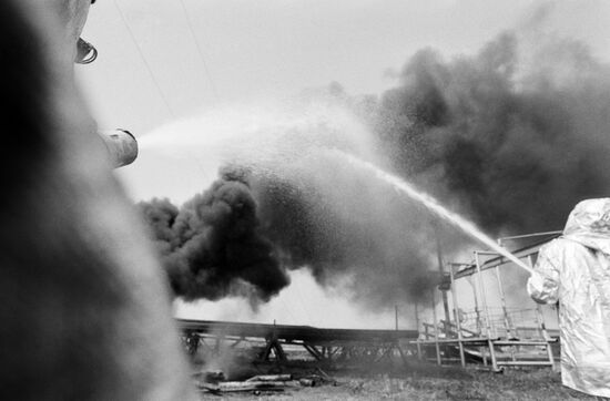 Regaining control of open gas and oil mains