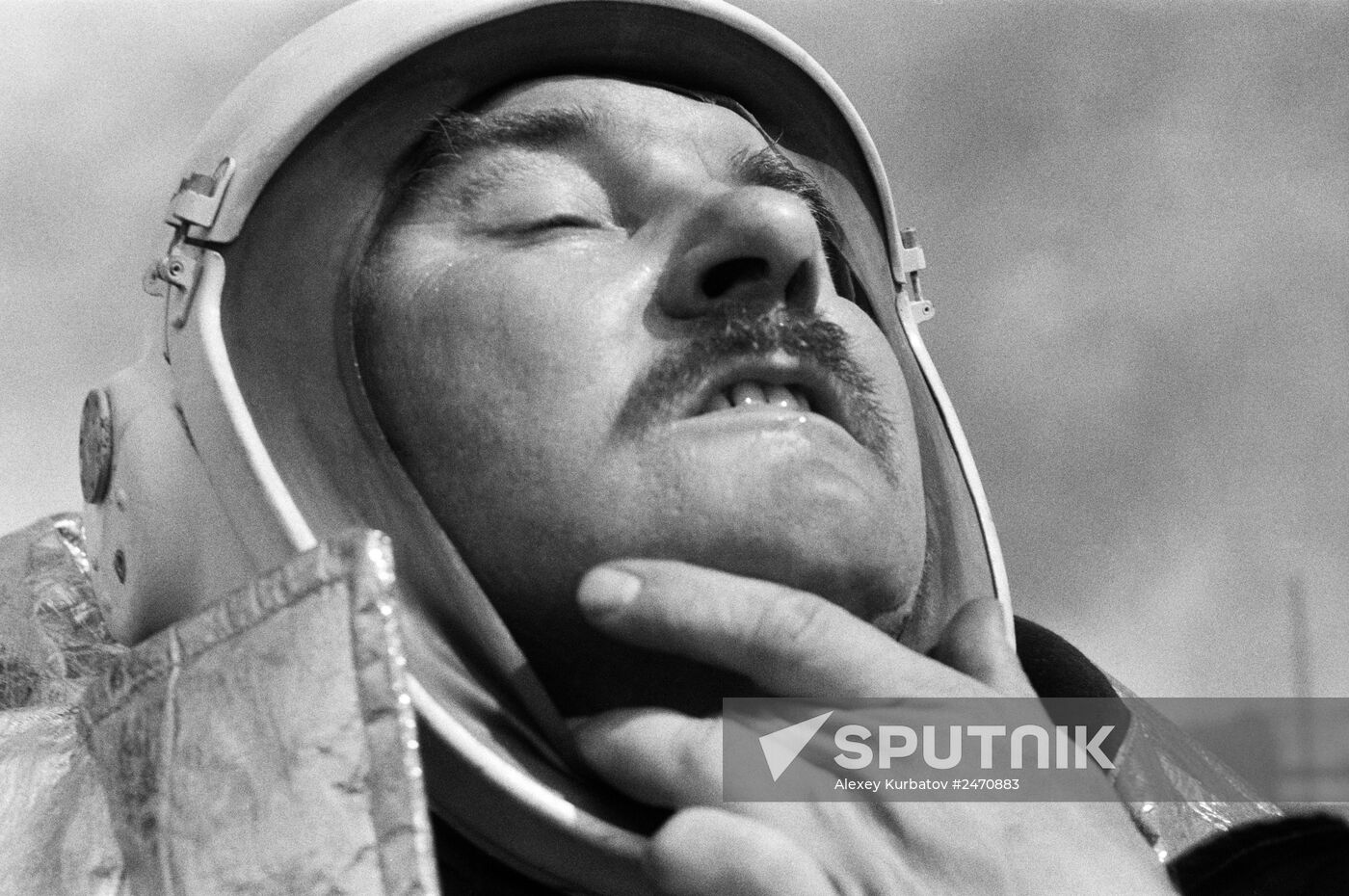 Regaining control of open gas and oil mains