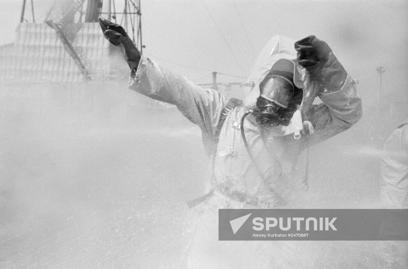 Regaining control of open gas and oil mains