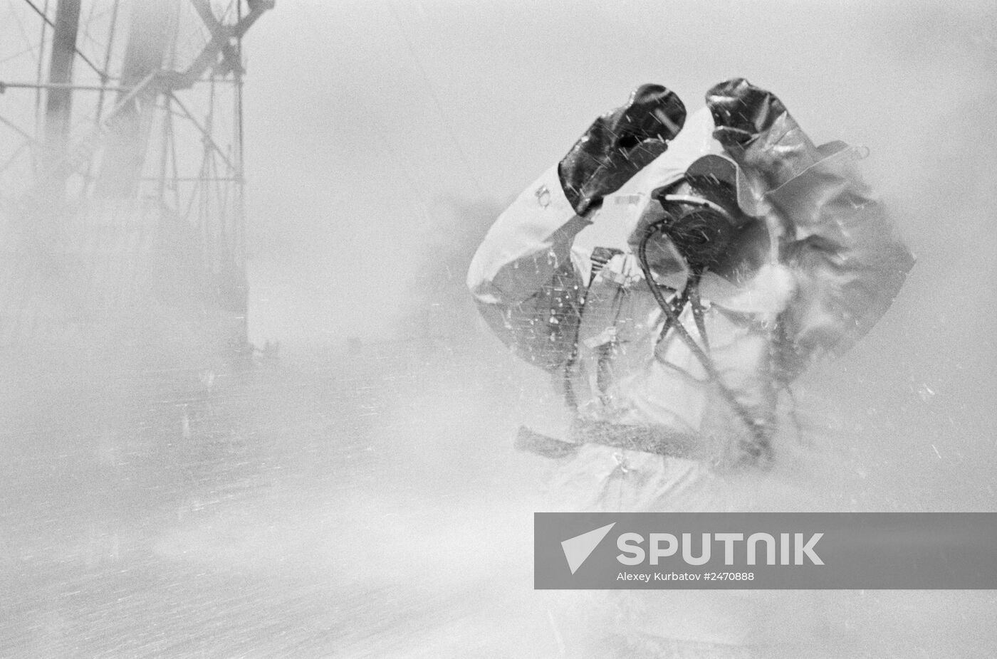 Regaining control of open gas and oil mains