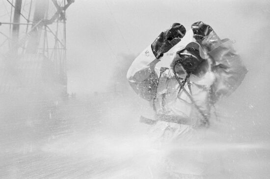 Regaining control of open gas and oil mains
