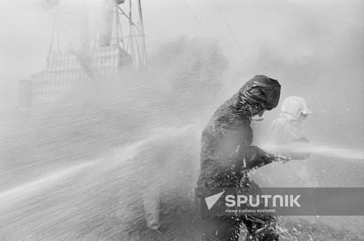 Regaining control of open gas and oil mains