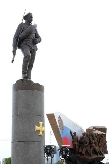 Vladimir Putin attends unveiling of monument to WWI heroes
