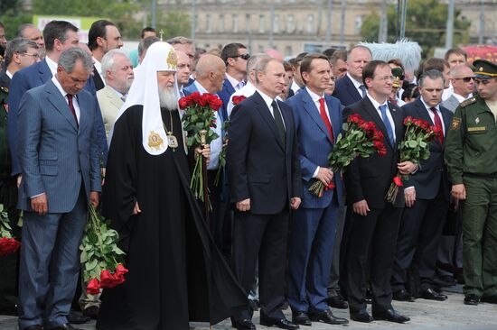Vladimir Putin attends unveiling of monument to WWI heroes