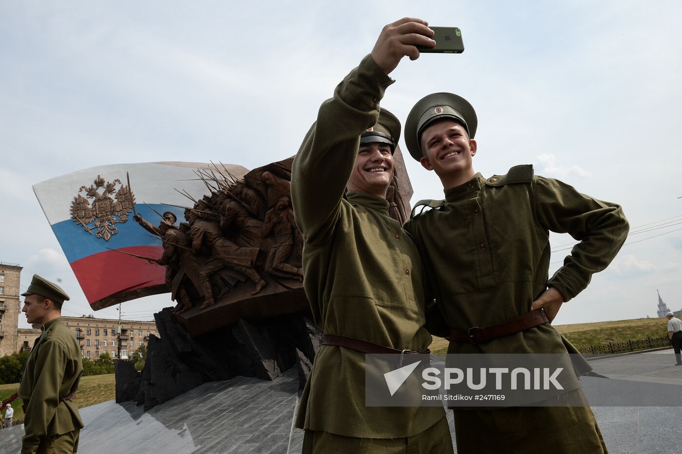 Vladimir Putin attends ceremony to unveil monument to World War I heroes
