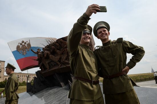 Vladimir Putin attends ceremony to unveil monument to World War I heroes
