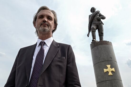 Vladimir Putin attends ceremony to unveil monument to World War I heroes