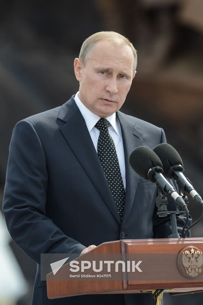 Vladimir Putin attends unveiling of monument to WWI heroes
