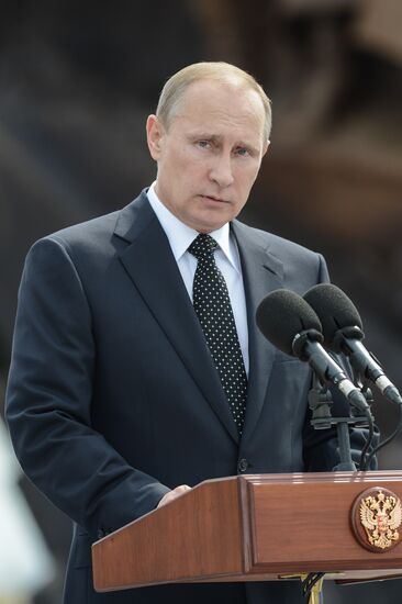 Vladimir Putin attends unveiling of monument to WWI heroes