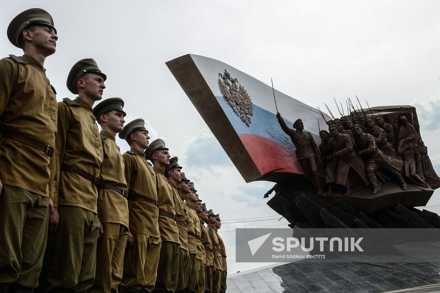 Vladimir Putin attends ceremony to unveil monument to World War I heroes