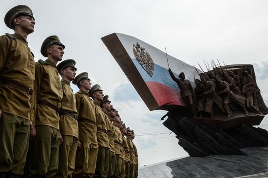 Vladimir Putin attends ceremony to unveil monument to World War I heroes