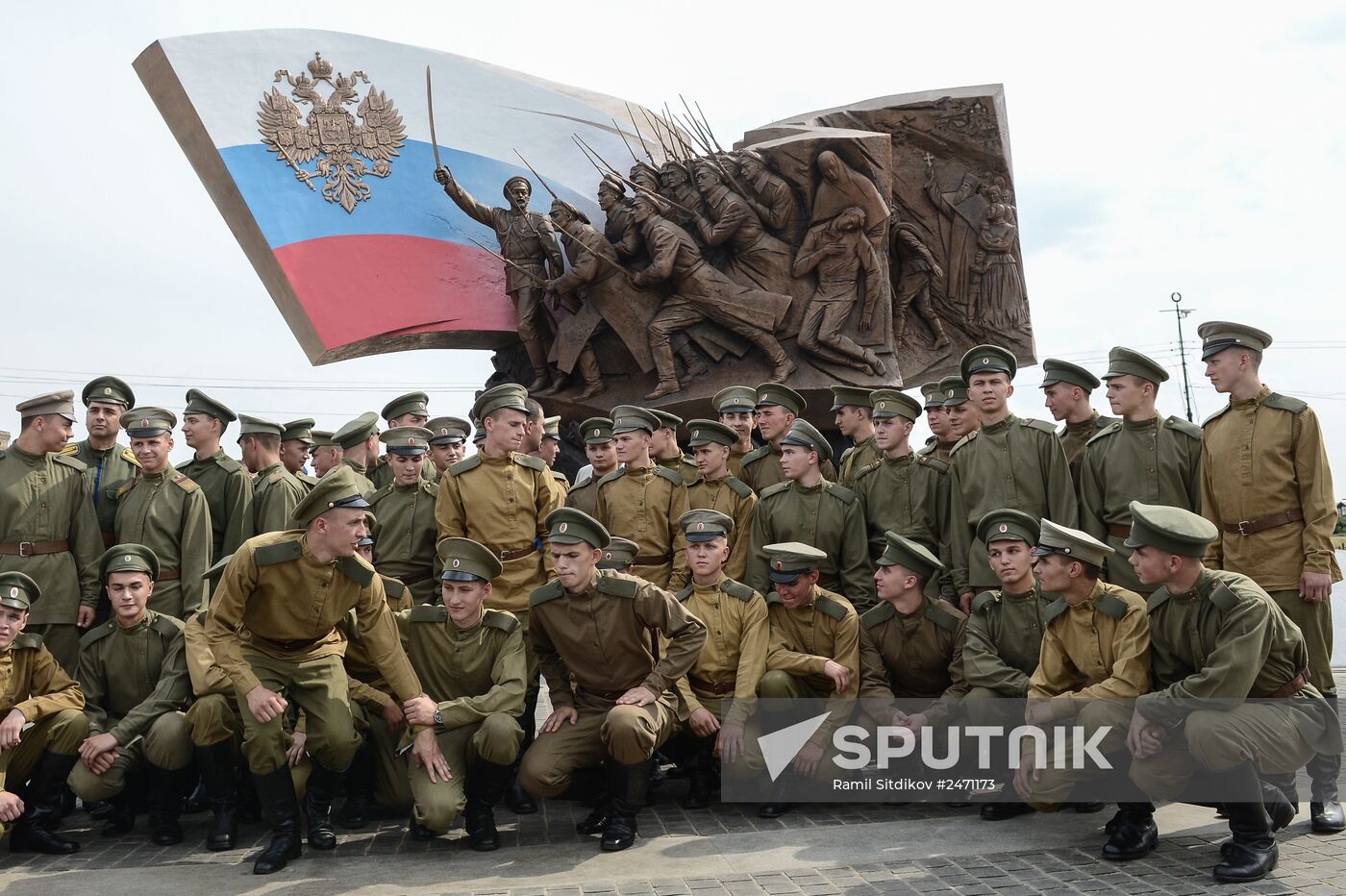 Vladimir Putin attends ceremony to unveil monument to World War I heroes