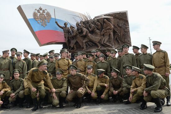 Vladimir Putin attends ceremony to unveil monument to World War I heroes