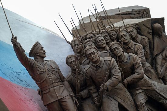 Vladimir Putin attends ceremony to unveil monument to World War I heroes
