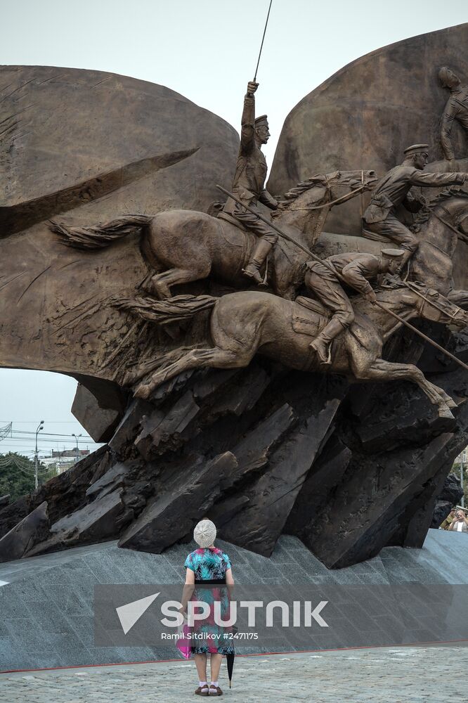 Vladimir Putin attends ceremony to unveil monument to World War I heroes