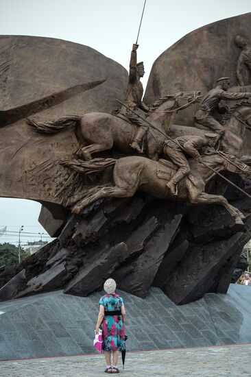 Vladimir Putin attends ceremony to unveil monument to World War I heroes