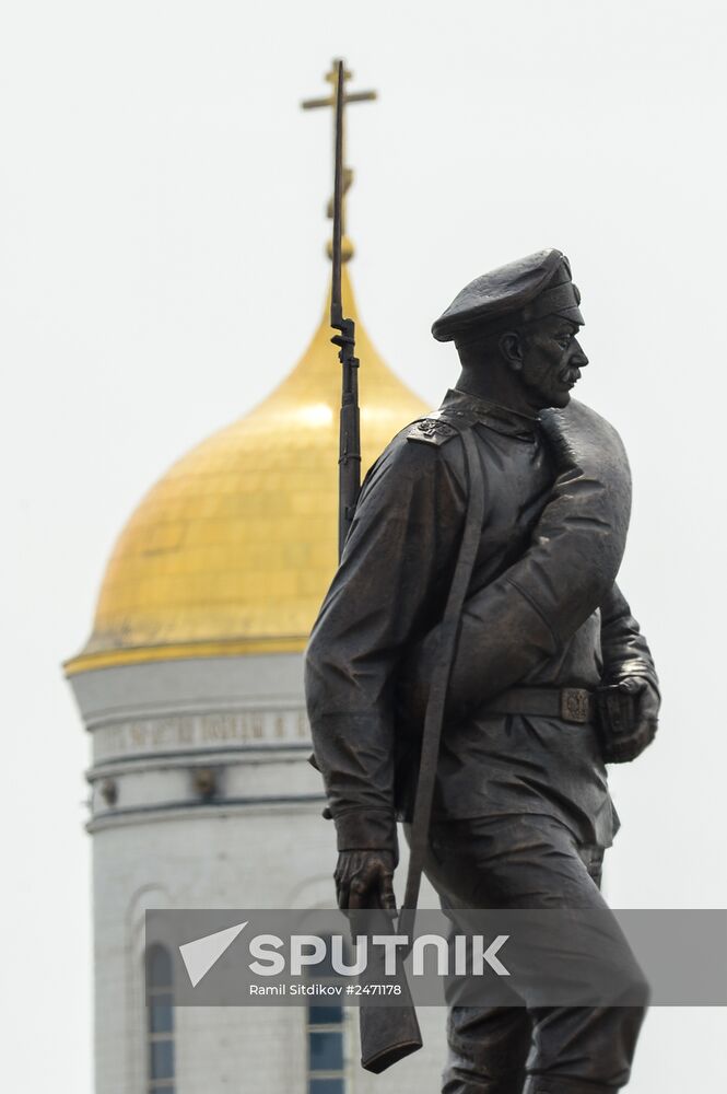 Vladimir Putin attends ceremony to unveil monument to World War I heroes