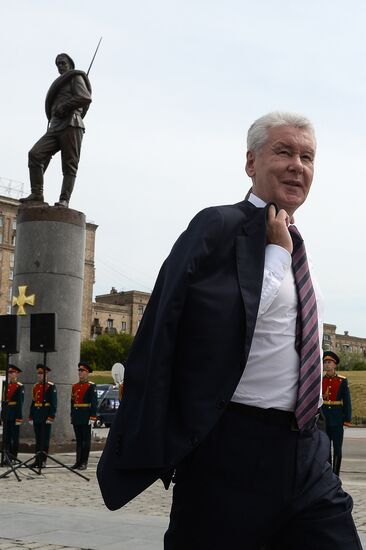 Vladimir Putin attends ceremony to unveil monument to World War I heroes