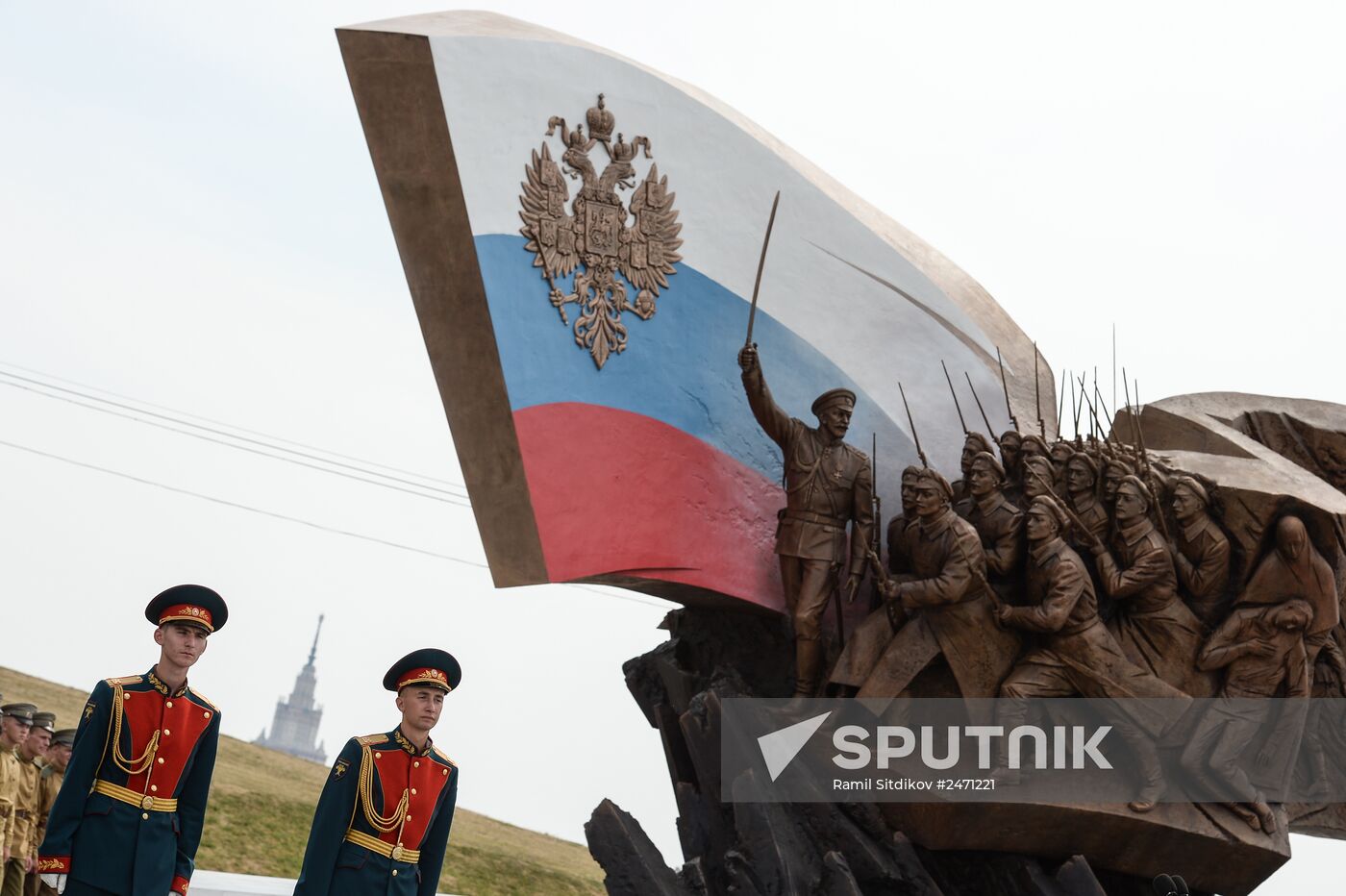Vladimir Putin attends ceremony to unveil monument to World War I heroes