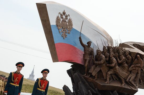Vladimir Putin attends ceremony to unveil monument to World War I heroes