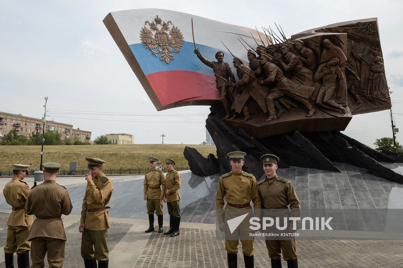 Vladimir Putin attends ceremony to unveil monument to World War I heroes