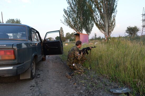 National militia soldiers on patrol in Gorlovka