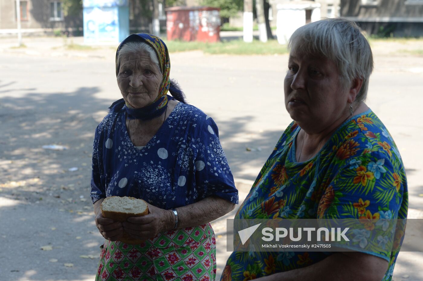 Gorlovka residents receive humanitarian aid from self-defense forces