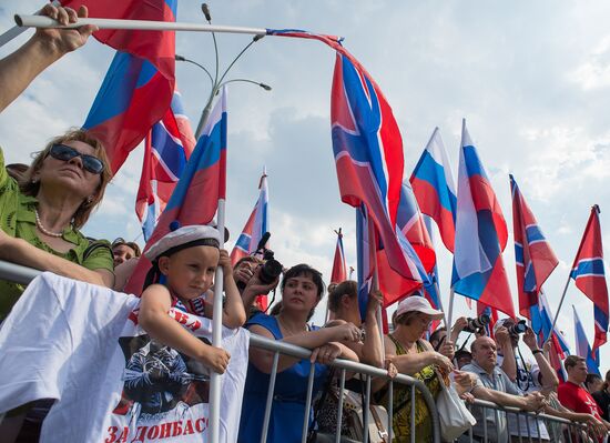 Za Donetskuyu Rus (For Donetsk Russia) rally