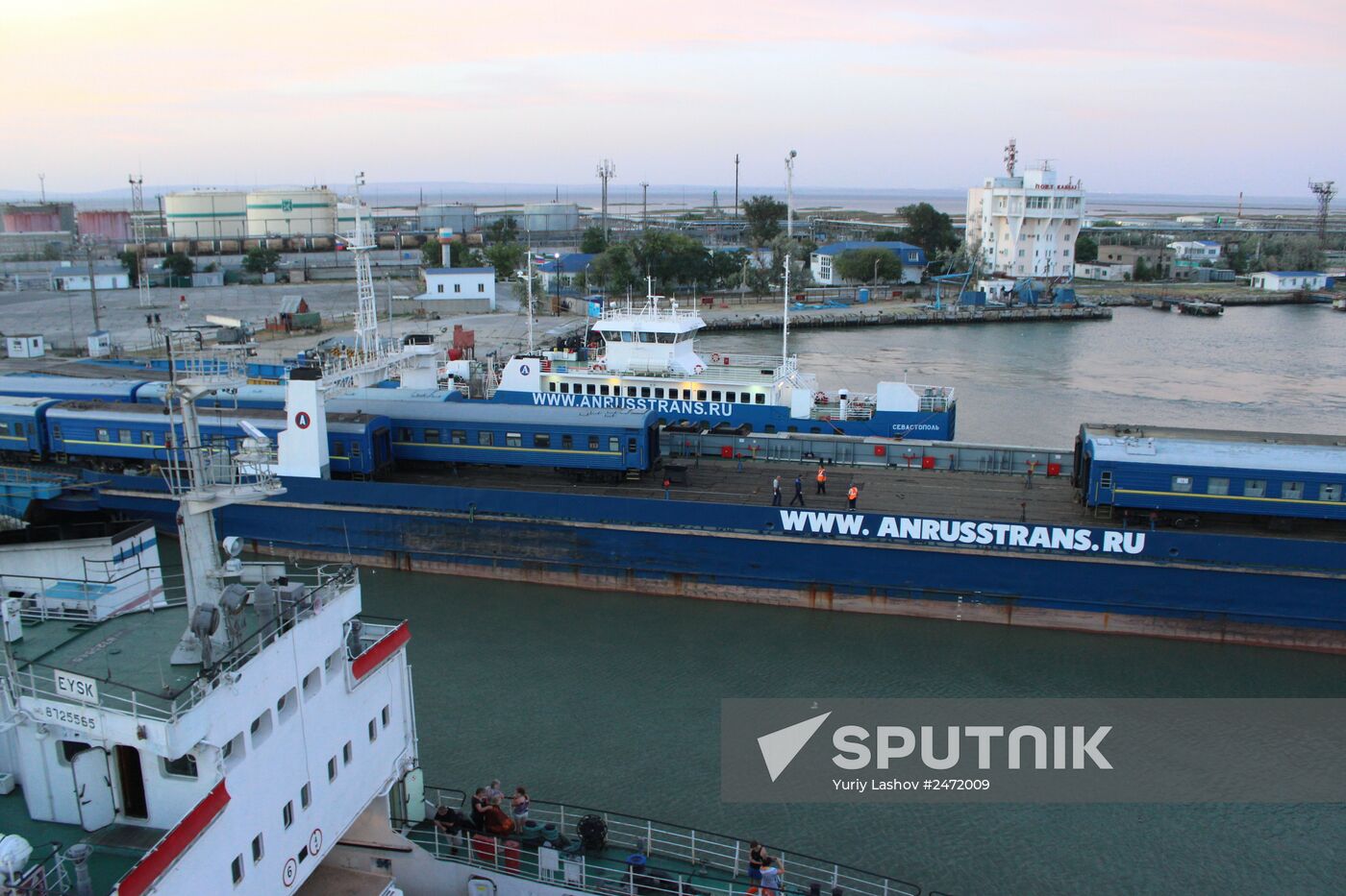 Simferopol-to-Moscow train at Kerch ferry crossing