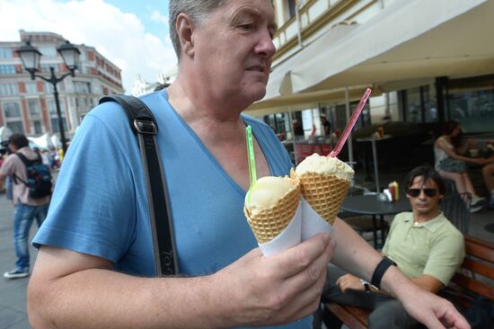 Moscow Ice Cream Festival on Kuznetsky Bridge