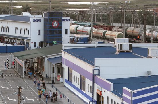 Simferopol-to-Moscow train at Kerch ferry crossing