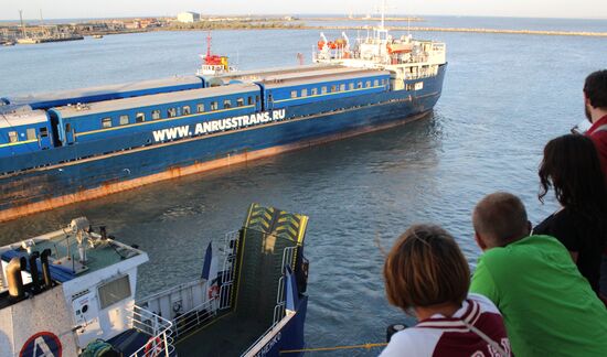 Simferopol-to-Moscow train at Kerch ferry crossing