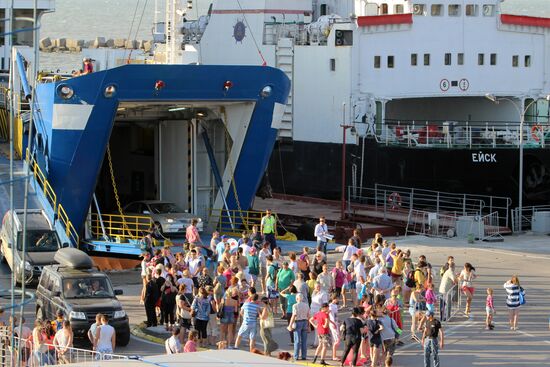 Simferopol-to-Moscow train at Kerch ferry crossing