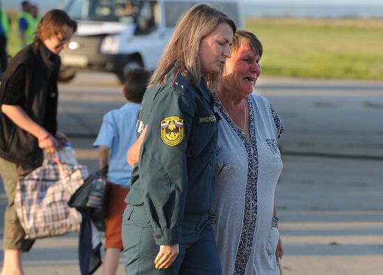 EMERCOM aircraft carrying Ukrainian refugees arrives in Chelyabinsk