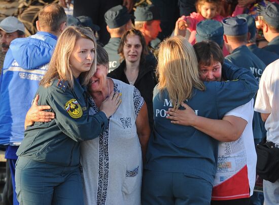 EMERCOM aircraft carrying Ukrainian refugees arrives in Chelyabinsk