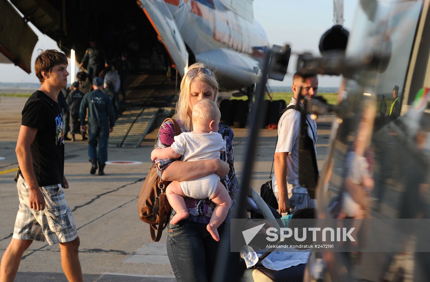 EMERCOM aircraft carrying Ukrainian refugees arrives in Chelyabinsk