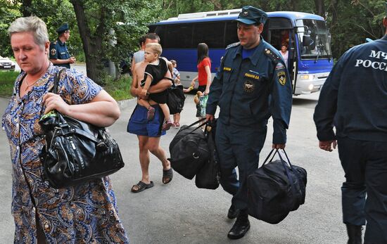 EMERCOM aircraft carrying Ukrainian refugees arrives in Chelyabinsk