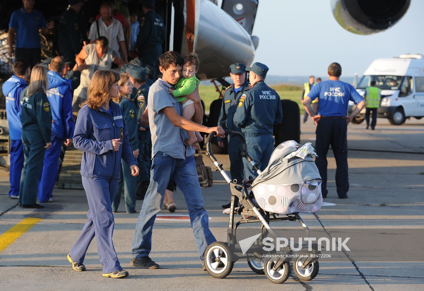 EMERCOM aircraft carrying Ukrainian refugees arrives in Chelyabinsk