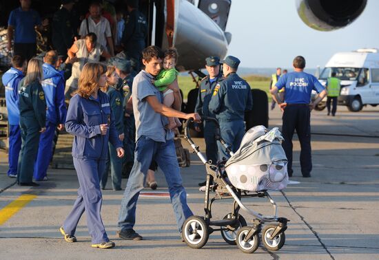 EMERCOM aircraft carrying Ukrainian refugees arrives in Chelyabinsk