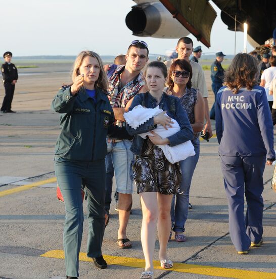 EMERCOM aircraft carrying Ukrainian refugees arrives in Chelyabinsk