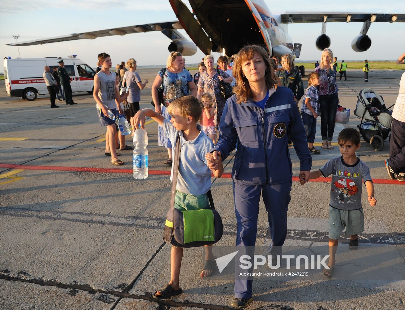 EMERCOM aircraft carrying Ukrainian refugees arrives in Chelyabinsk