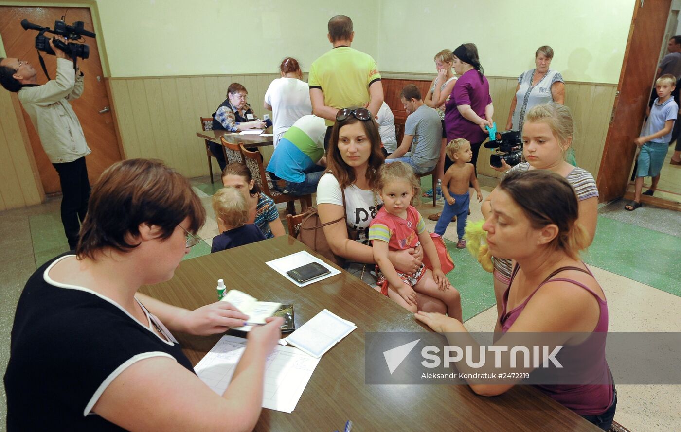 EMERCOM aircraft carrying Ukrainian refugees arrives in Chelyabinsk