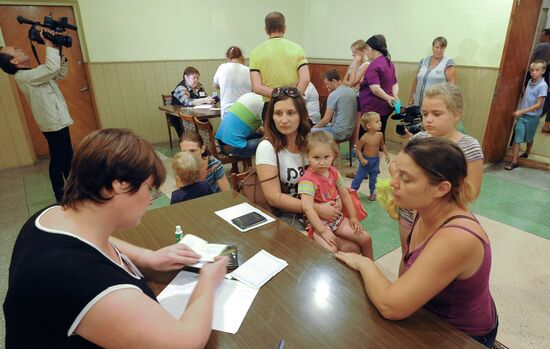 EMERCOM aircraft carrying Ukrainian refugees arrives in Chelyabinsk