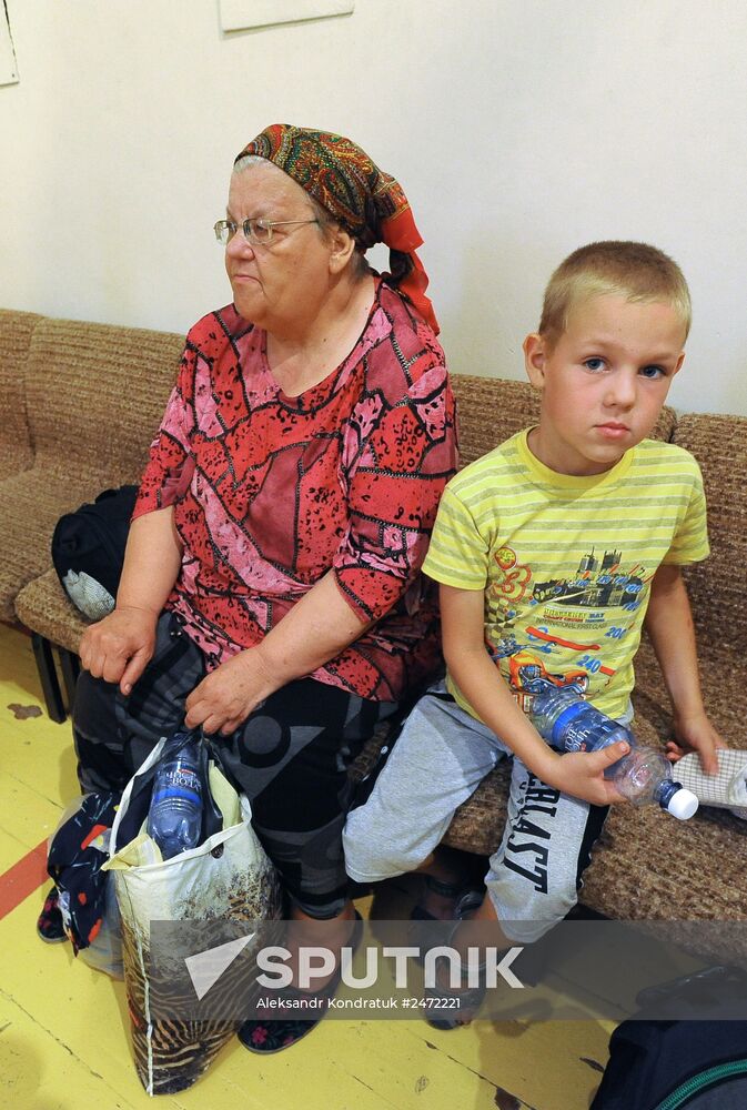 EMERCOM aircraft carrying Ukrainian refugees arrives in Chelyabinsk