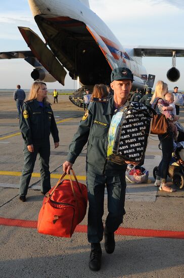 EMERCOM aircraft carrying Ukrainian refugees arrives in Chelyabinsk